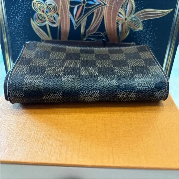 🖤Louis Vuitton Damier Wallet🖤 - Picture 5 of 10